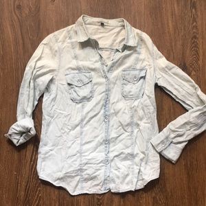 Chambray buttons down